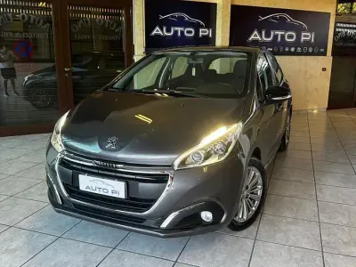 Usata Peugeot 208 GT-line 102 CV (75 kW) 2019 Grigio Utilitaria