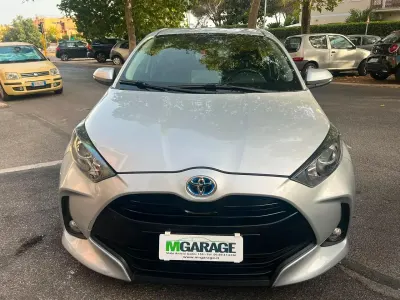 Usata Toyota Yaris Hybrid Business Edition 92 CV (67 kW) 2020 Bianco Berlina