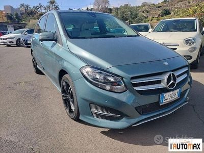 Usata Mercedes B180 Business 109 CV (80 kW) 2015 Blu/azzurro Monovolume