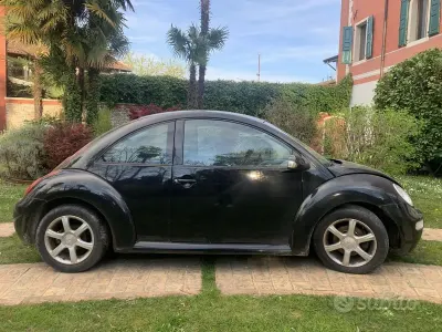 Usata VW New Beetle 101 CV (74 kW) 2005 Nero Utilitaria