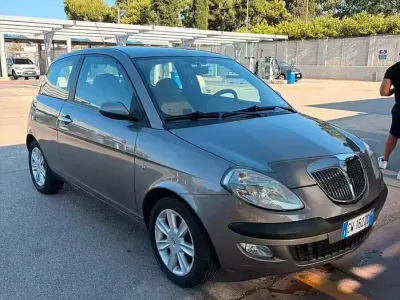 Usata Lancia Ypsilon 60 CV (44 kW) 2005 Nero Utilitaria