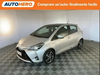 Usata Toyota Yaris Style 101 CV (74 kW) 2017 Grigio scuro