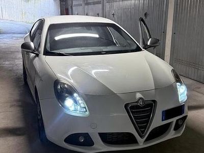 Usata Alfa Romeo Giulietta Distinctive 140 CV (102 kW) 2011 Bianco Utilitaria