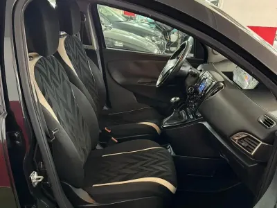 Usata Lancia Ypsilon 85 CV (62 kW) 2016 Nero Utilitaria