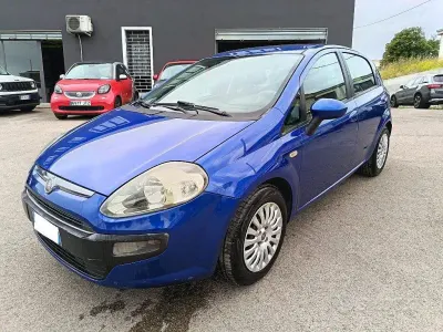 Begagnad Fiat Punto Evo Dynamic 90 HK (66 kW) 2010 Blå Halvkombi