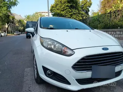 Usata Ford Fiesta 75 CV (55 kW) 2014 Bianco Utilitaria