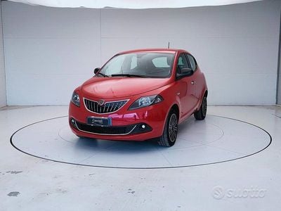 Usata Lancia Ypsilon Gold 70 CV (51 kW) 2023 Rosso Utilitaria