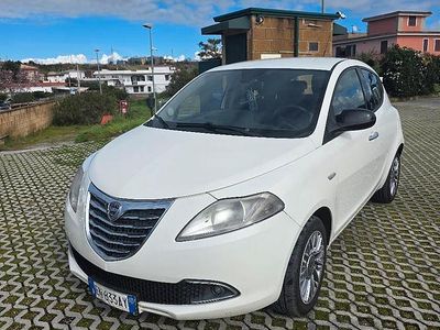 Usata Lancia Ypsilon 95 CV (69 kW) 2012 Bianco Utilitaria
