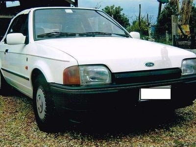 Usata Ford Escort Cabriolet Ghia 73 CV (53 kW) 1989 Bianco Cabrio
