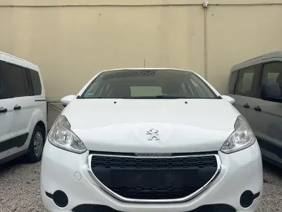 Usata Peugeot 208 68 CV (50 kW) 2014 Bianco Utilitaria