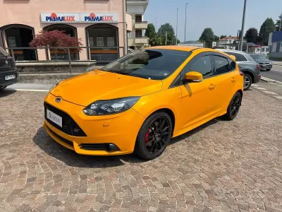 Usata Ford Focus ST 250 CV (183 kW) 2012 Giallo Berlina