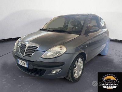Begagnad Lancia Ypsilon 80 HK (58 kW) 2004 Grå Halvkombi