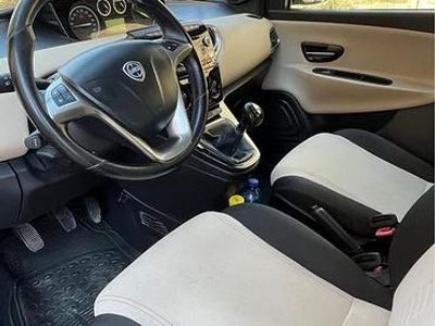 Usata Lancia Ypsilon 95 CV (69 kW) 2014 Grigio Utilitaria
