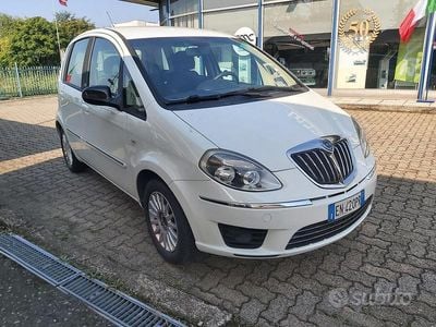 Usata Lancia Musa Gold 77 CV (56 kW) 2012 Bianco Monovolume