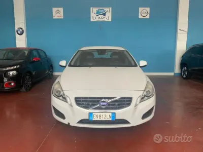 Usata Volvo V60 Momentum 163 CV (119 kW) 2012 Bianco Station wagon