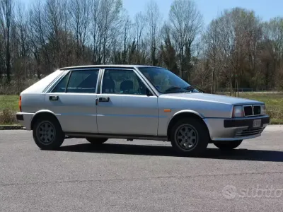 Usata Lancia Delta 78 CV (57 kW) 1987 Grigio Utilitaria
