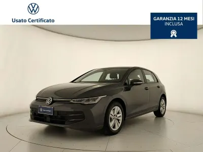 Usata VW Golf VIII Life 116 CV (85 kW) 2025 Grigio Berlina