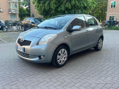 Usata Toyota Yaris 69 CV (50 kW) 2007 Grigio Utilitaria