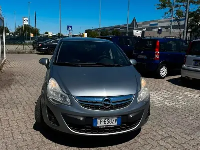 Usata Opel Corsa Edition 86 CV (63 kW) 2013 Grigio Utilitaria