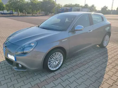 Usata Alfa Romeo Giulietta Exclusive 105 CV (77 kW) 2014 Argento Utilitaria