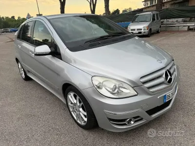 Usata Mercedes B180 109 CV (80 kW) 2008 Grigio Monovolume
