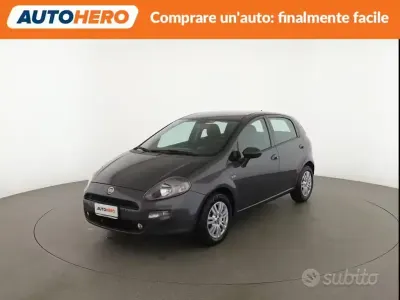 Usado Fiat Punto Lounge 69 CV (50 kW) 2017 Gris Utilitario