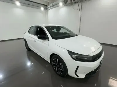 Usata Opel Corsa S 100 CV (73 kW) 2025 Bianco pastello Utilitaria