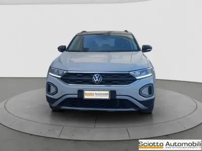 Usata VW T-Roc Life 110 CV (80 kW) 2023 Beige SUV