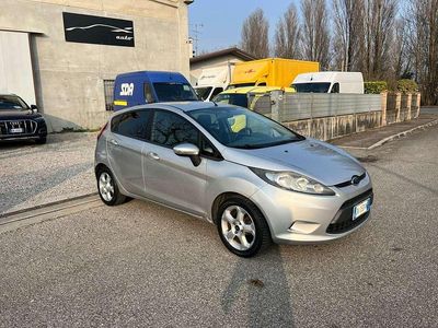Usata Ford Fiesta Titanium 95 CV (69 kW) 2011 Argento Utilitaria
