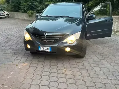 Usata SsangYong Actyon 141 CV (103 kW) 2009 Grigio SUV