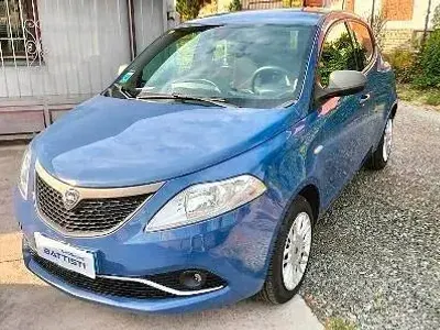Usata Lancia Ypsilon 69 CV (50 kW) 2017 Blu Utilitaria