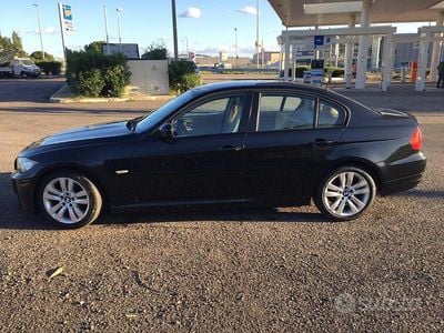 Begagnad BMW 320 184 HK (135 kW) 2011 Svart Sedan