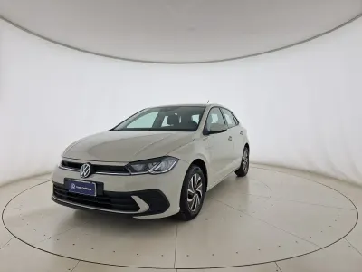 Usata VW Polo Life 95 CV (69 kW) 2023 Ascot grey Utilitaria