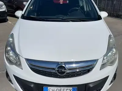 Usata Opel Corsa Cosmo 85 CV (62 kW) 2011 Bianco Utilitaria