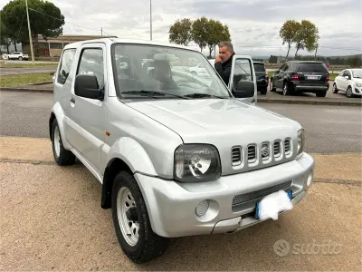 Usata Suzuki Jimny 82 CV (60 kW) 2002 Grigio SUV