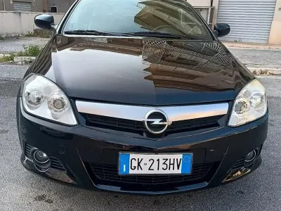 Brugt Opel Tigra 69 HK (50 kW) 2006 Sort Cabriolet