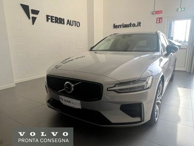 usata Volvo V60 B3 automatico Plus Dark nuova a Tavagnacco