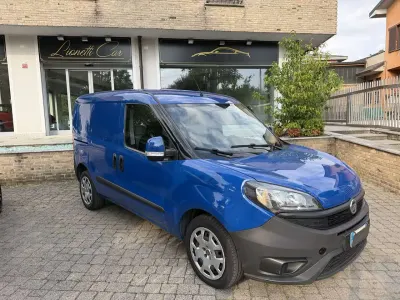 Usata Fiat Doblò 95 CV (69 kW) 2018 Blu/azzurro Monovolume