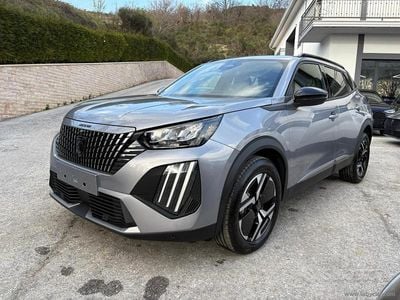 Usado Peugeot 2008 Allure 102 HP (75 kW) 2025 Cinzento SUV