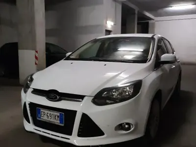 Usata Ford Focus 125 CV (91 kW) 2012 Bianco Berlina