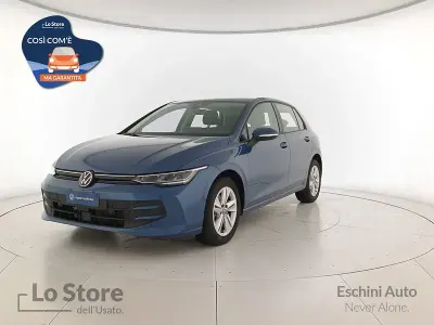 Usata VW Golf VIII Life 116 CV (85 kW) 2025 Anemone blue metallizzato Berlina