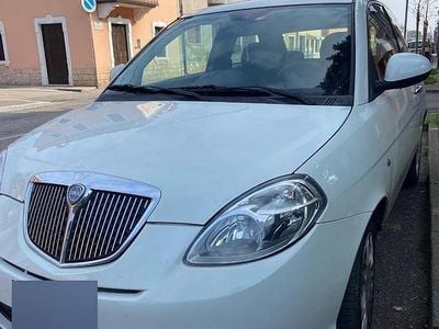 Usata Lancia Ypsilon 75 CV (55 kW) 2011 Bianco Utilitaria