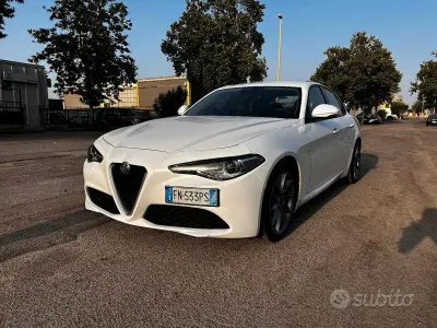 Usata Alfa Romeo Giulia 150 CV (110 kW) 2018 Bianco Berlina