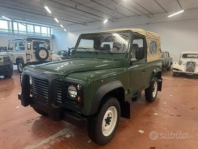 Usata Land Rover Defender 113 CV (83 kW) 1996 Verde SUV
