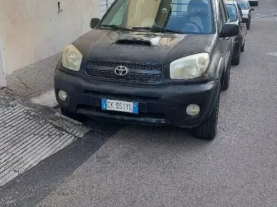 Begagnad Toyota RAV4 116 HK (85 kW) 2004 Svart SUV