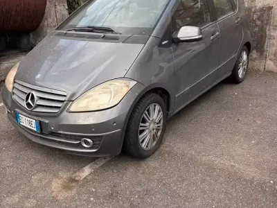 Usata Mercedes A180 109 CV (80 kW) 2010 Grigio Berlina