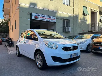 Usata Kia Venga 90 CV (66 kW) 2013 Bianco Utilitaria
