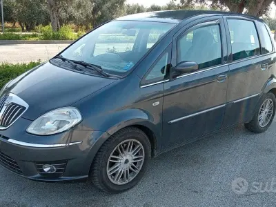 Occasion Lancia Musa Gold 95 ch (69 kW) 2011 Gris Monospace