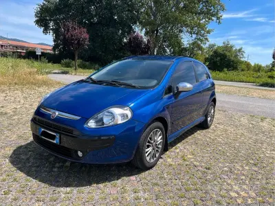 Usata Fiat Grande Punto Dynamic 90 CV (66 kW) 2009 Bluazzurro Utilitaria