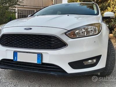Usata Ford Focus 105 CV (77 kW) 2015 Bianco Station wagon